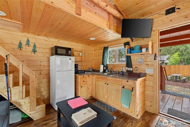155 Nisqually Way, Ashford, WA 98304