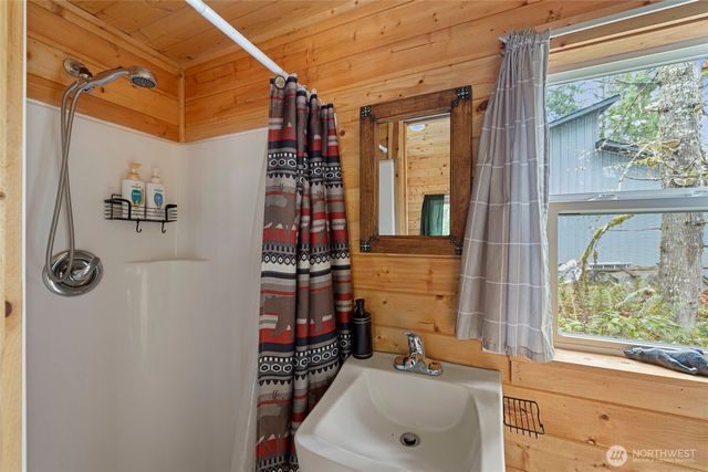155 Nisqually Way, Ashford, WA 98304