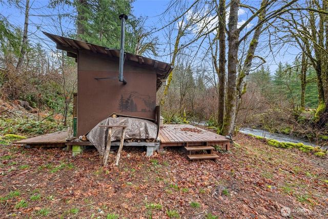 155 Nisqually Way, Ashford, WA 98304