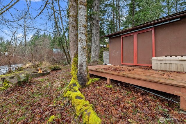 155 Nisqually Way, Ashford, WA 98304