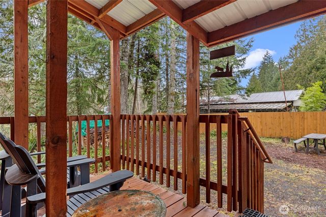 155 Nisqually Way, Ashford, WA 98304
