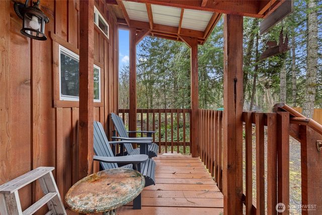155 Nisqually Way, Ashford, WA 98304