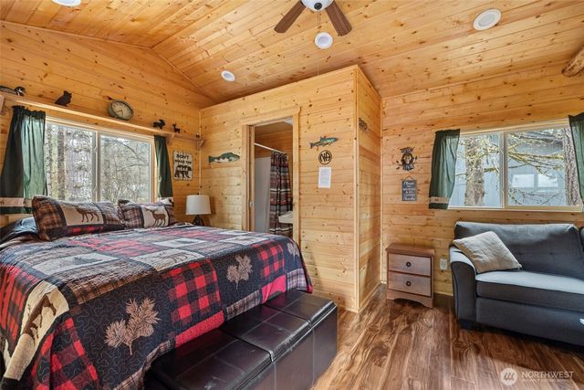 155 Nisqually Way, Ashford, WA 98304