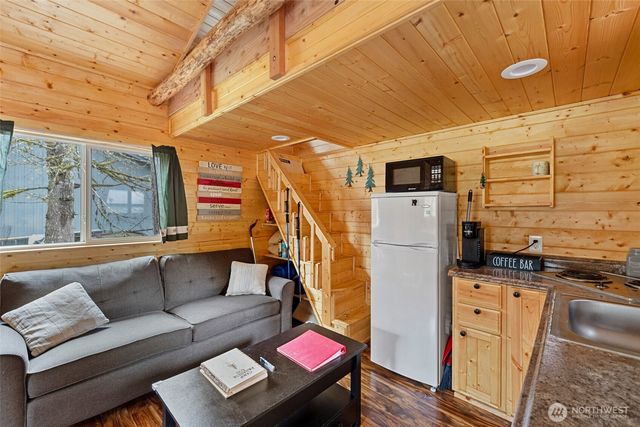 155 Nisqually Way, Ashford, WA 98304