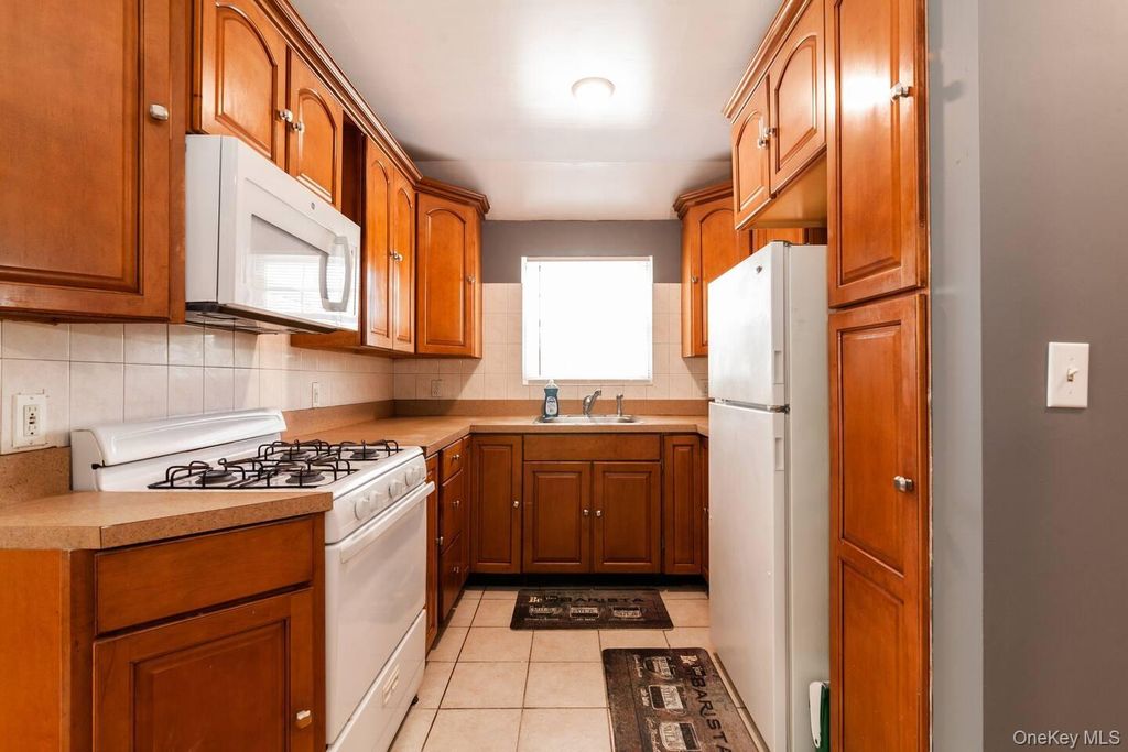 13745 Bedell Street, Springfield Gardens, NY 11413 — photo 4