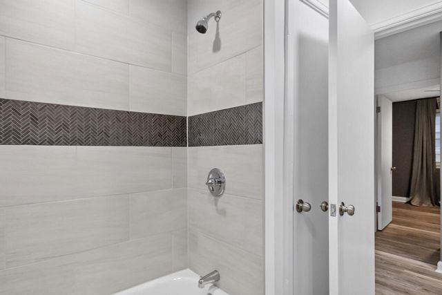 6114 W Leon TERRACE, Milwaukee, WI 53218