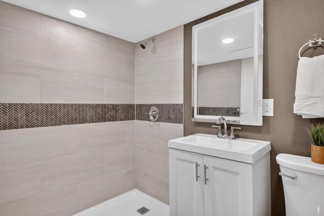 6114 W Leon TERRACE, Milwaukee, WI 53218