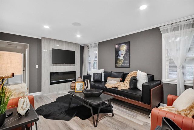 6114 W Leon TERRACE, Milwaukee, WI 53218