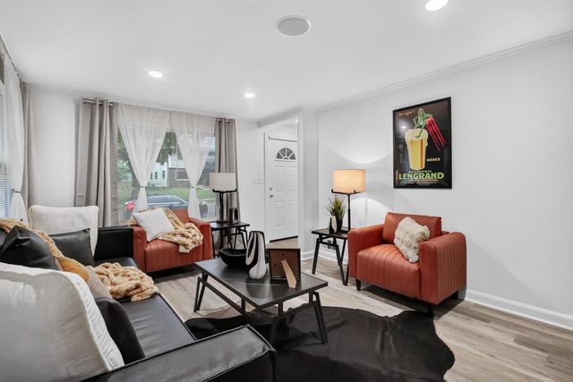 6114 W Leon TERRACE, Milwaukee, WI 53218