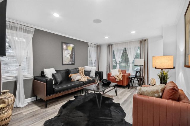 6114 W Leon TERRACE, Milwaukee, WI 53218