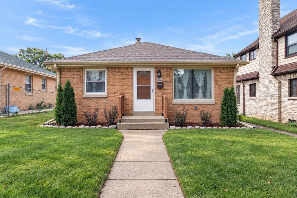 6114 W Leon TERRACE, Milwaukee, WI 53218