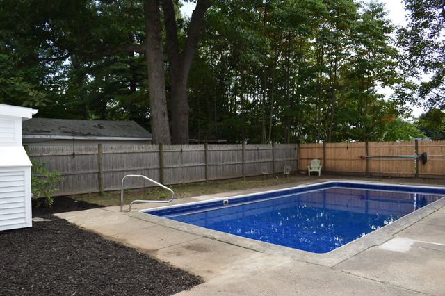 65 Thomas Rd, Weymouth, MA 02190