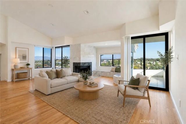 5226 Medina Road, Woodland Hills, CA 91364