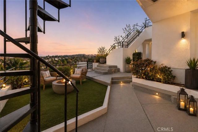 5226 Medina Road, Woodland Hills, CA 91364
