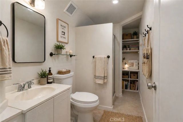 5226 Medina Road, Woodland Hills, CA 91364