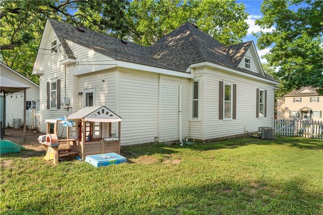 518 S Ash Street, Nevada, MO 64772