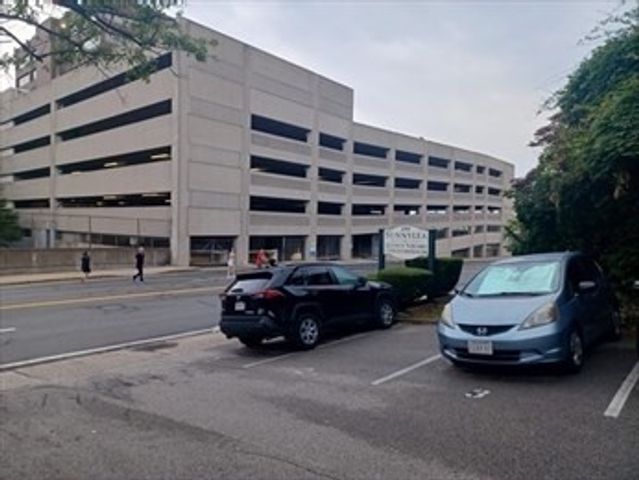 195 Thomas Burgin Pkwy 511, Quincy, MA 02169