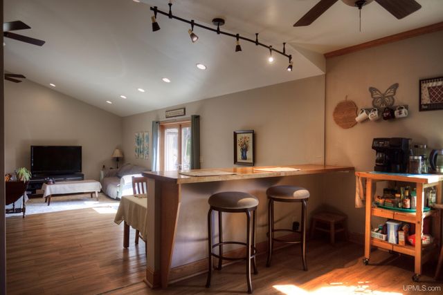 6622W Us 2 Highway, Hurley, WI 54534