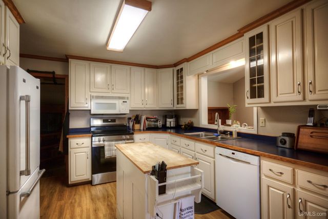 6622W Us 2 Highway, Hurley, WI 54534