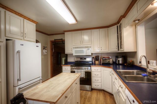 6622W Us 2 Highway, Hurley, WI 54534