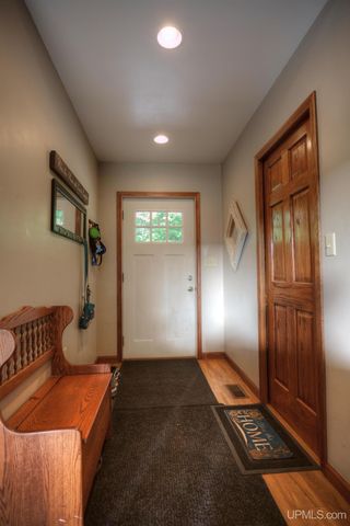 6622W Us 2 Highway, Hurley, WI 54534