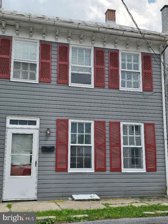 21 W GREEN ST, Mechanicsburg, PA 17055