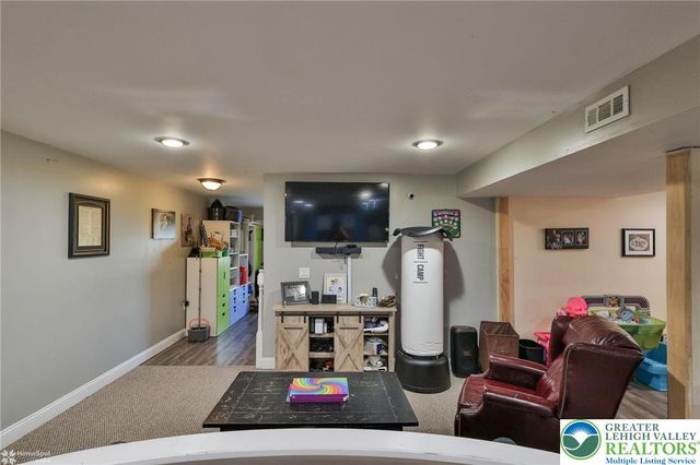 8738 Cardinal Road, Lynn Twp, PA 18066