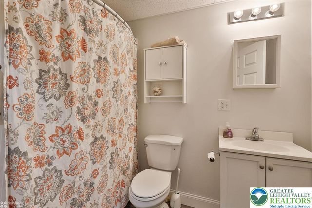 8738 Cardinal Road, Lynn Twp, PA 18066