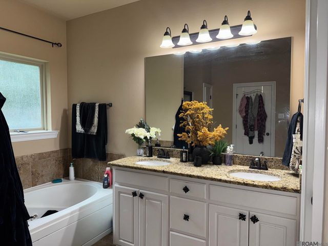 4923 Harbor Ln, Greenwell Springs, LA 70739
