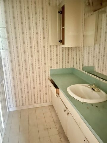 8703 Ashwyne Lane, La Porte, TX 77571