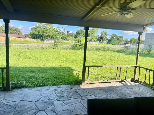 8703 Ashwyne Lane, La Porte, TX 77571