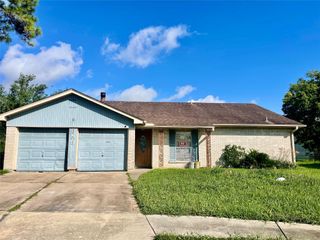 8703 Ashwyne Lane, La Porte, TX 77571