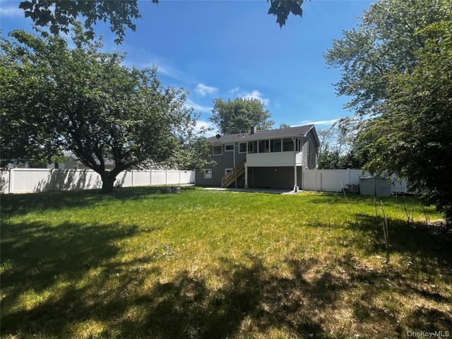 105 barber, Brentwood, NY 11717