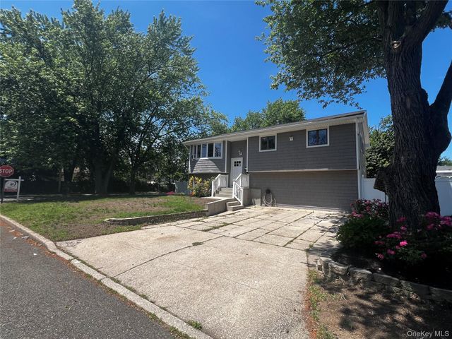 105 barber, Brentwood, NY 11717