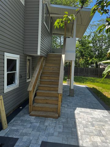 105 barber, Brentwood, NY 11717