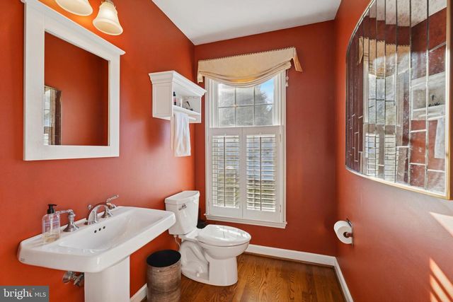 825 SPRINGBANK LN, Wayne, PA 19087