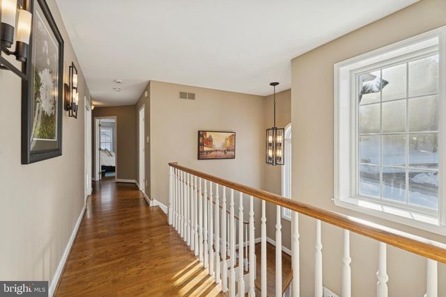 825 SPRINGBANK LN, Wayne, PA 19087