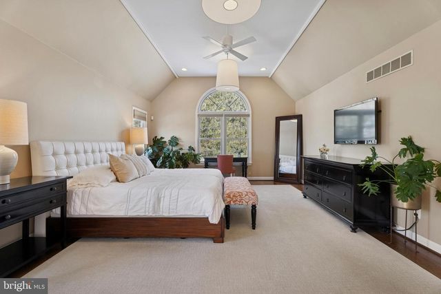 825 SPRINGBANK LN, Wayne, PA 19087