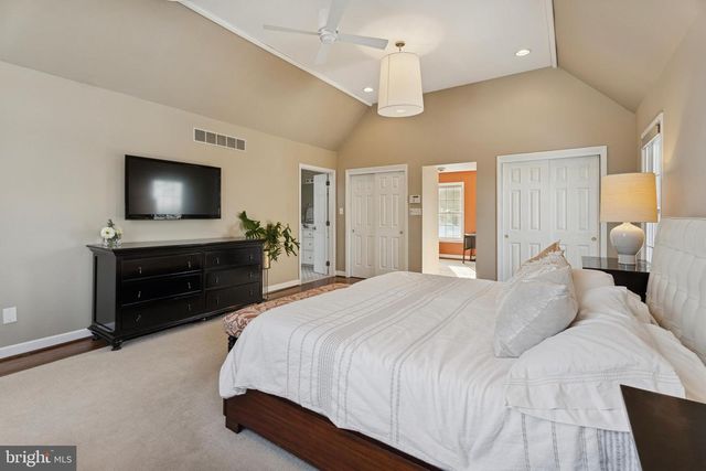 825 SPRINGBANK LN, Wayne, PA 19087