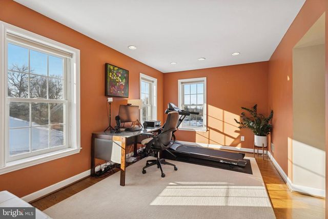 825 SPRINGBANK LN, Wayne, PA 19087