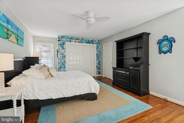 825 SPRINGBANK LN, Wayne, PA 19087