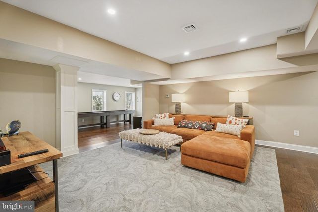 825 SPRINGBANK LN, Wayne, PA 19087