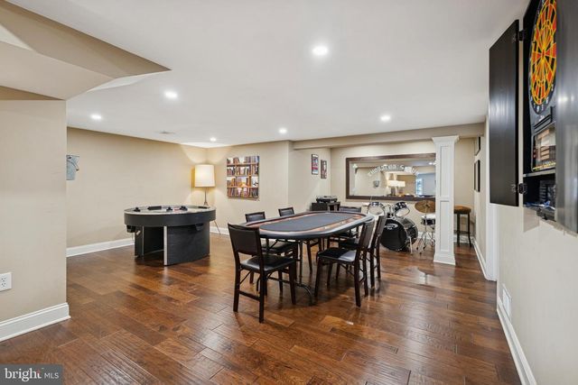 825 SPRINGBANK LN, Wayne, PA 19087