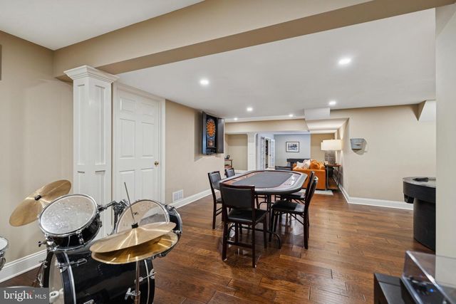 825 SPRINGBANK LN, Wayne, PA 19087