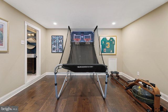 825 SPRINGBANK LN, Wayne, PA 19087