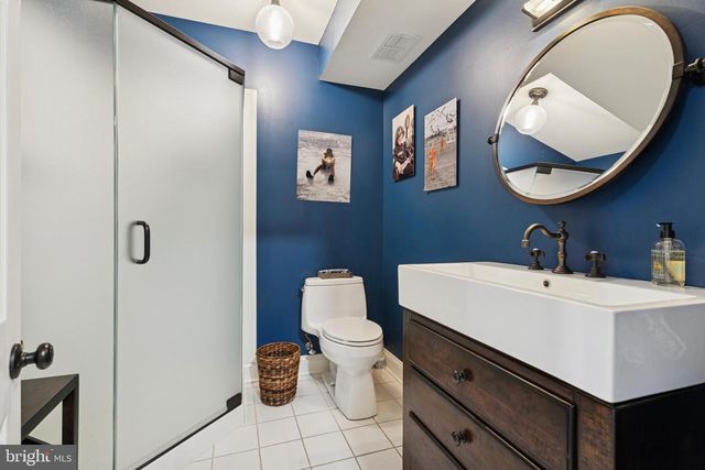 825 SPRINGBANK LN, Wayne, PA 19087