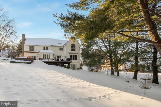 825 SPRINGBANK LN, Wayne, PA 19087