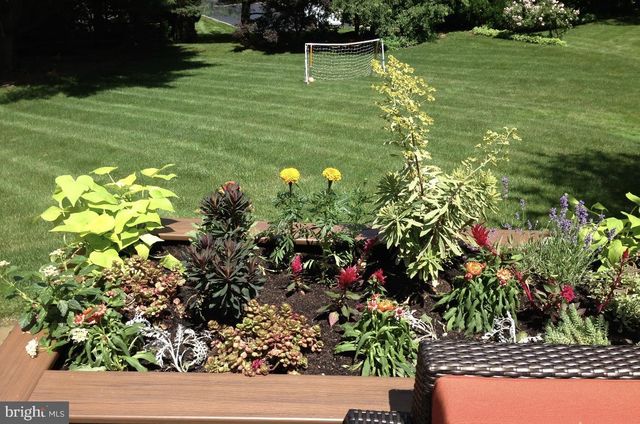 825 SPRINGBANK LN, Wayne, PA 19087