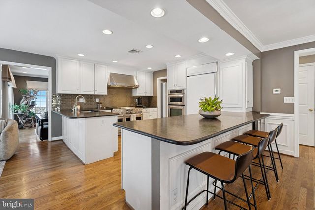 825 SPRINGBANK LN, Wayne, PA 19087