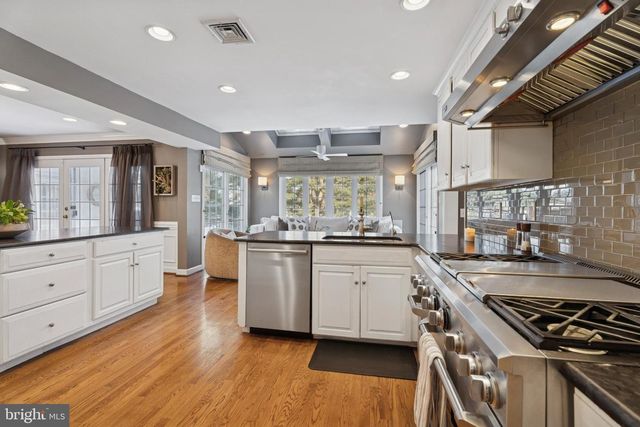 825 SPRINGBANK LN, Wayne, PA 19087